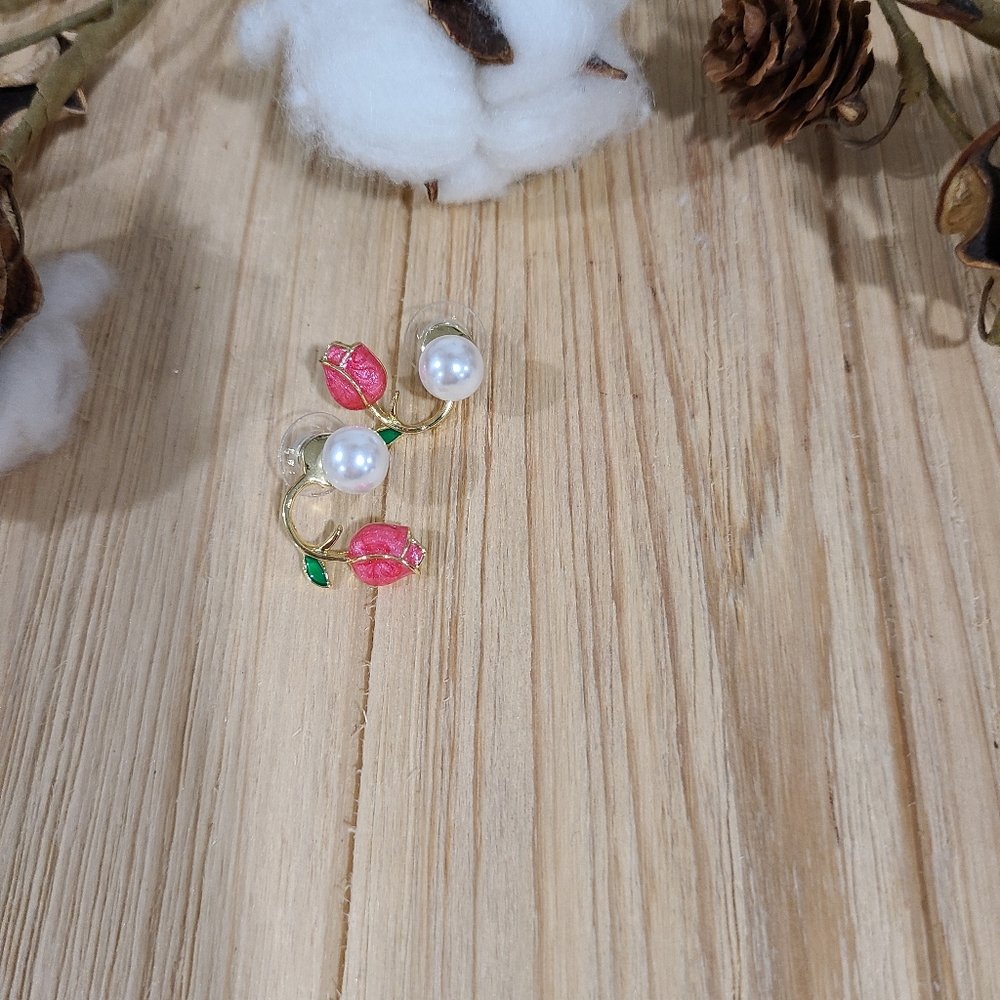 🌷⚘️NEW🌷⚘️BEAUTIFUL!! Tulip and Faux Pearl Earrings in GOLD 🌷⚘️ - Picture 12 of 16